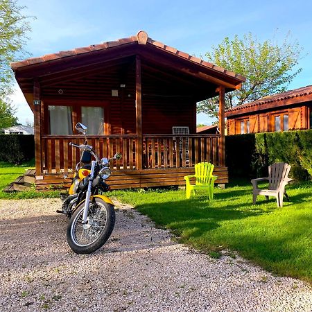 Camping Familial Paisible Avec Piscine, Mobil Home , Chalet, Studio & Emplacement Nue Casties-Labrande Dış mekan fotoğraf