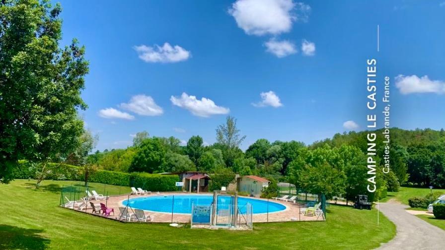Camping Familial Paisible Avec Piscine, Mobil Home , Chalet, Studio & Emplacement Nue Casties-Labrande Dış mekan fotoğraf