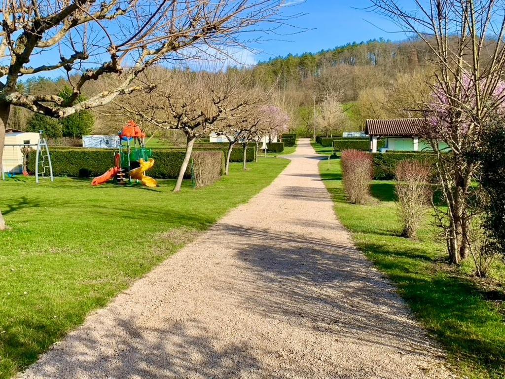 Camping Familial Paisible Avec Piscine, Mobil Home , Chalet, Studio & Emplacement Nue Casties-Labrande Dış mekan fotoğraf