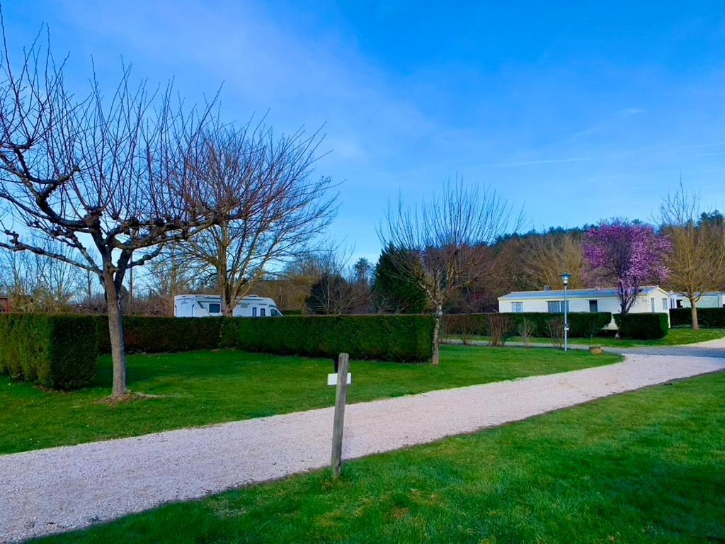 Camping Familial Paisible Avec Piscine, Mobil Home , Chalet, Studio & Emplacement Nue Casties-Labrande Dış mekan fotoğraf