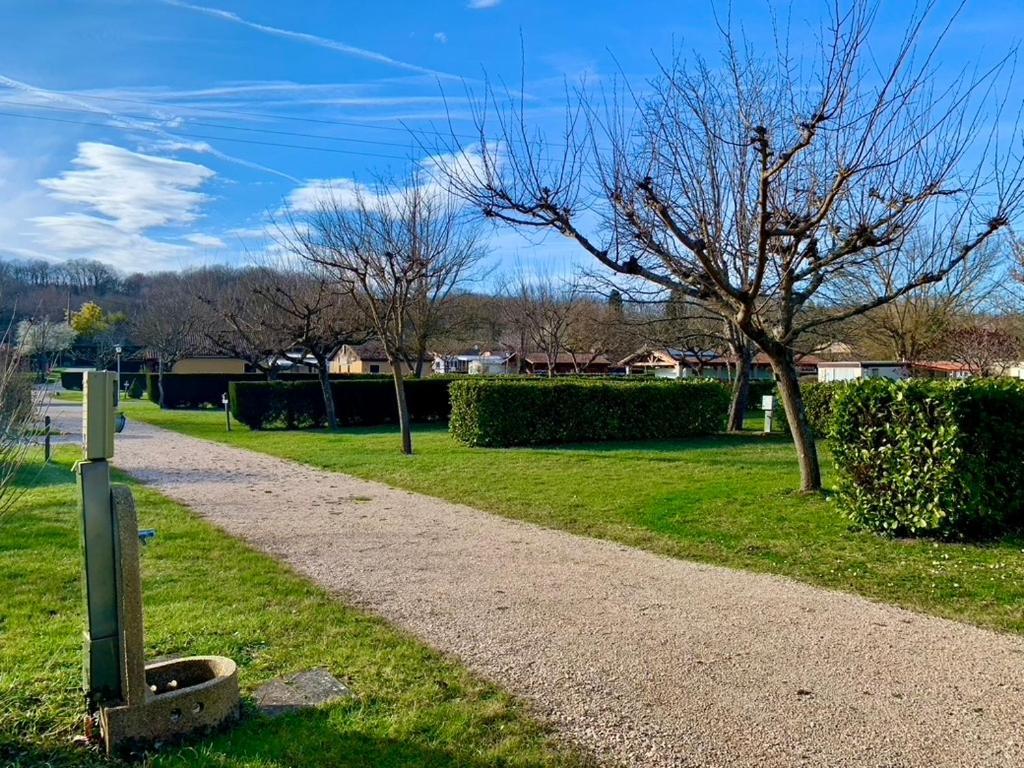 Camping Familial Paisible Avec Piscine, Mobil Home , Chalet, Studio & Emplacement Nue Casties-Labrande Dış mekan fotoğraf