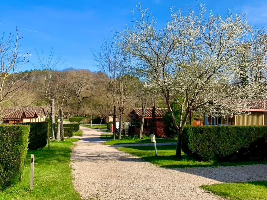 Camping Familial Paisible Avec Piscine, Mobil Home , Chalet, Studio & Emplacement Nue Casties-Labrande Dış mekan fotoğraf