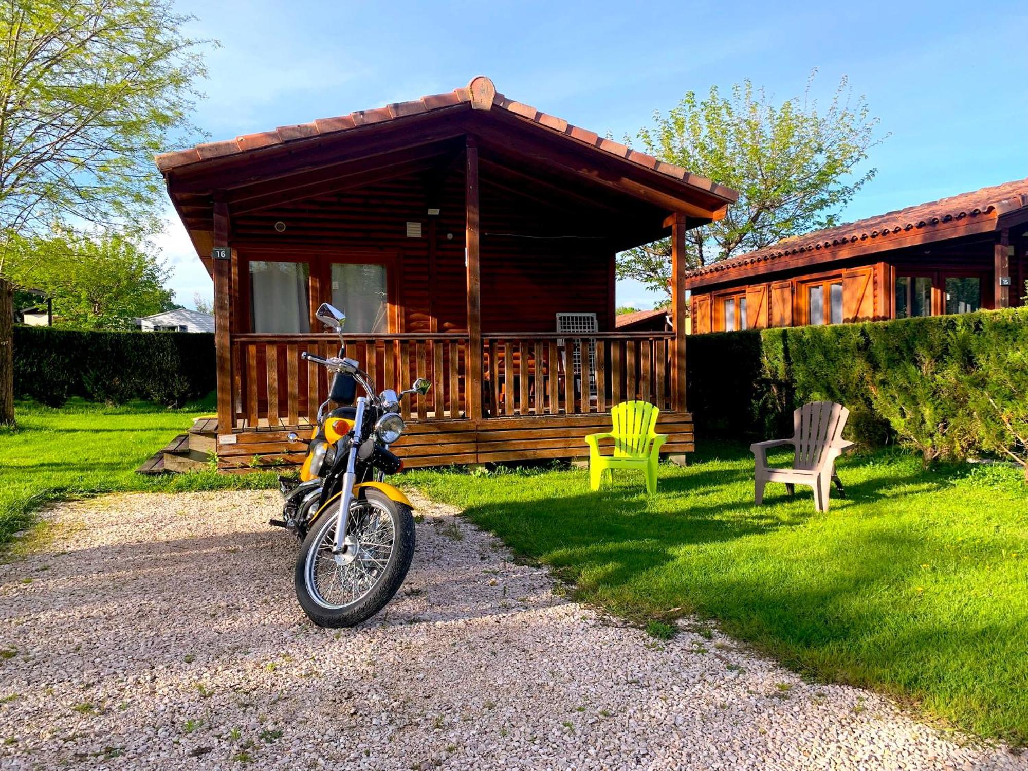 Camping Familial Paisible Avec Piscine, Mobil Home , Chalet, Studio & Emplacement Nue Casties-Labrande Dış mekan fotoğraf
