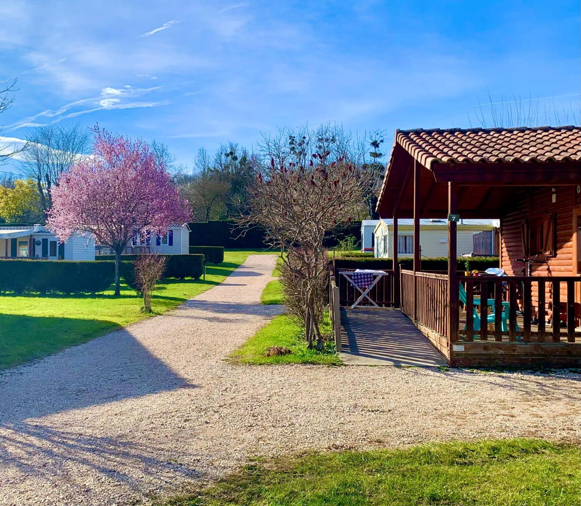 Camping Familial Paisible Avec Piscine, Mobil Home , Chalet, Studio & Emplacement Nue Casties-Labrande Dış mekan fotoğraf