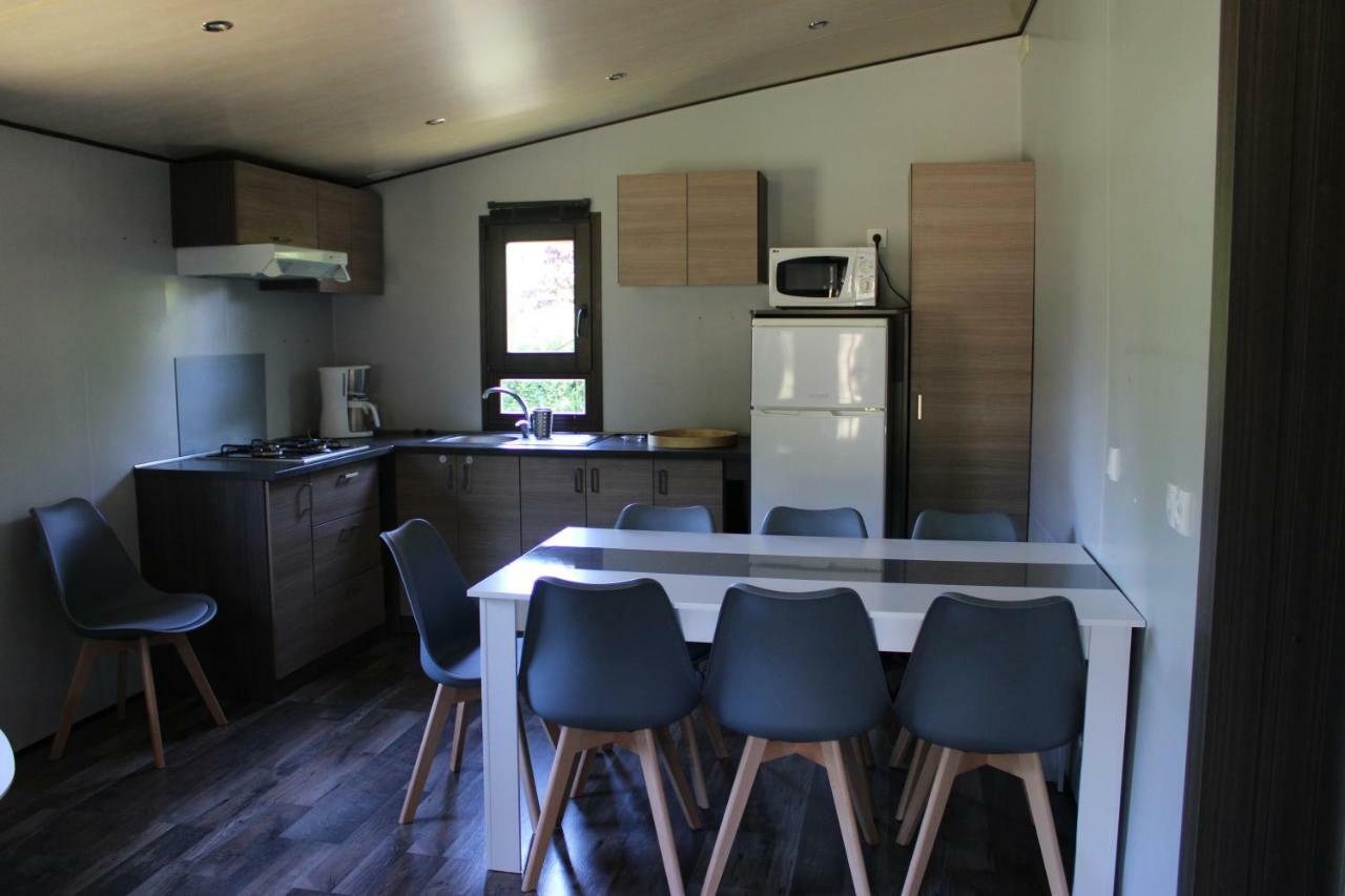 Camping Familial Paisible Avec Piscine, Mobil Home , Chalet, Studio & Emplacement Nue Casties-Labrande Dış mekan fotoğraf